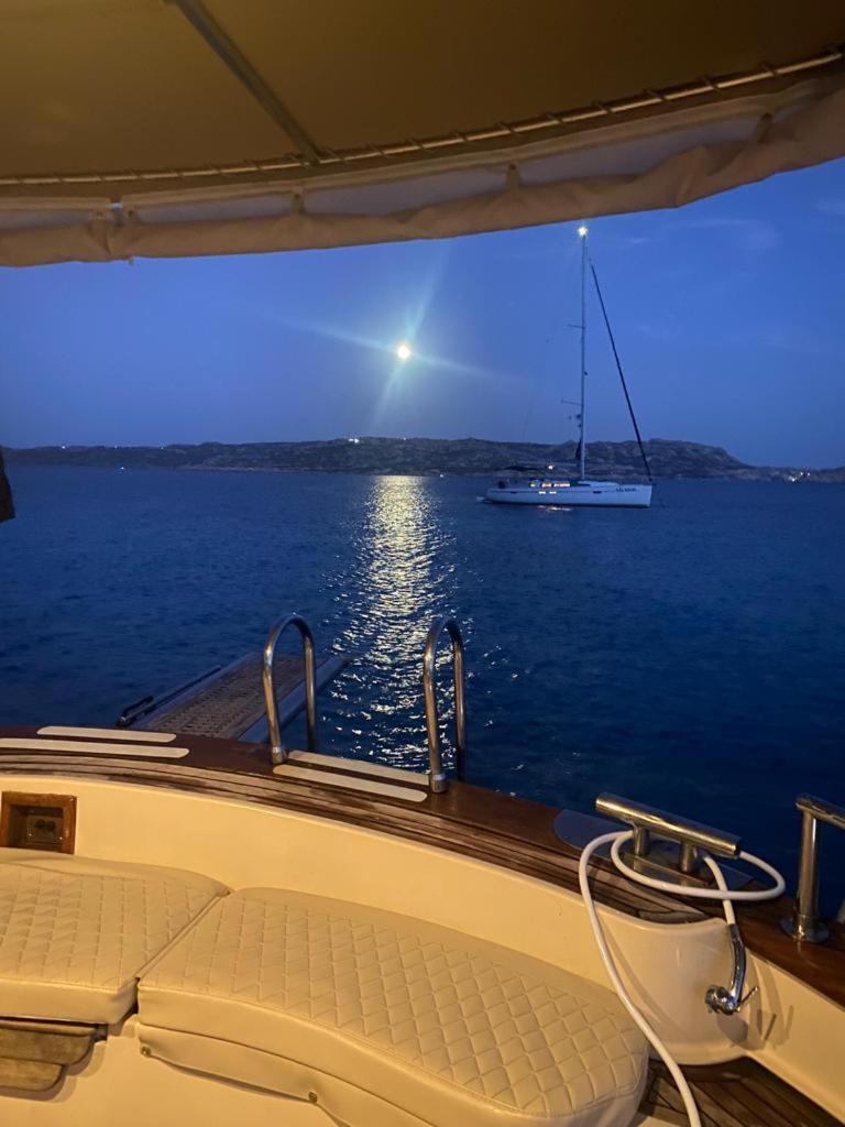מלון לה מדלנה Night On Board מראה חיצוני תמונה
